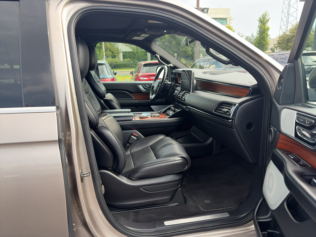 Used 2019 Lincoln Navigator Reserve AWD/4WD image 19