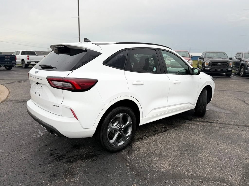 Used 2023 Ford Escape ST-Line AWD/4WD image 2