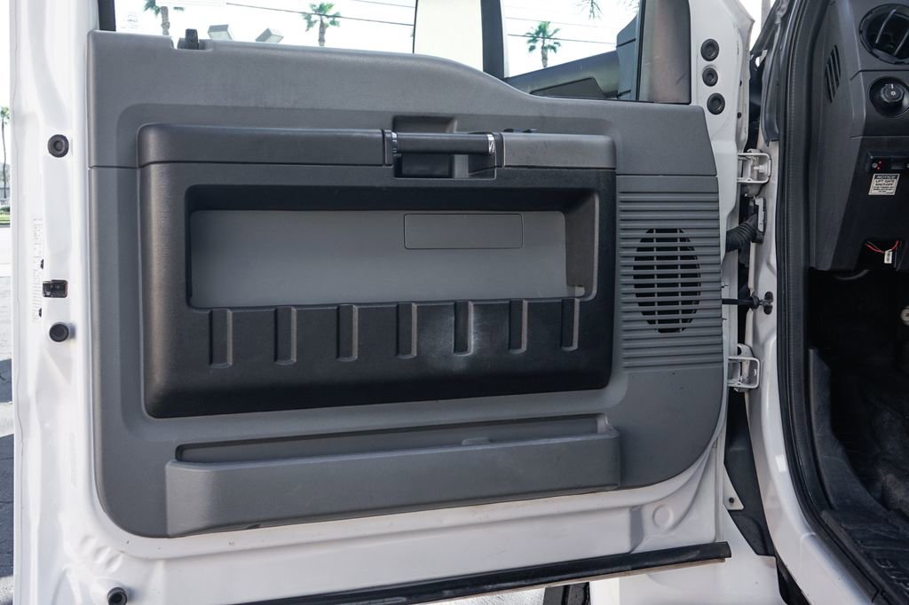 Used 2016 Ford F650 2WD Crew Cab Super Duty image 23