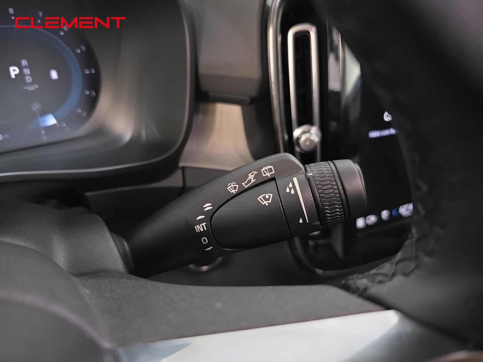 Used 2023 Volvo XC40 B5 Ultimate image 15