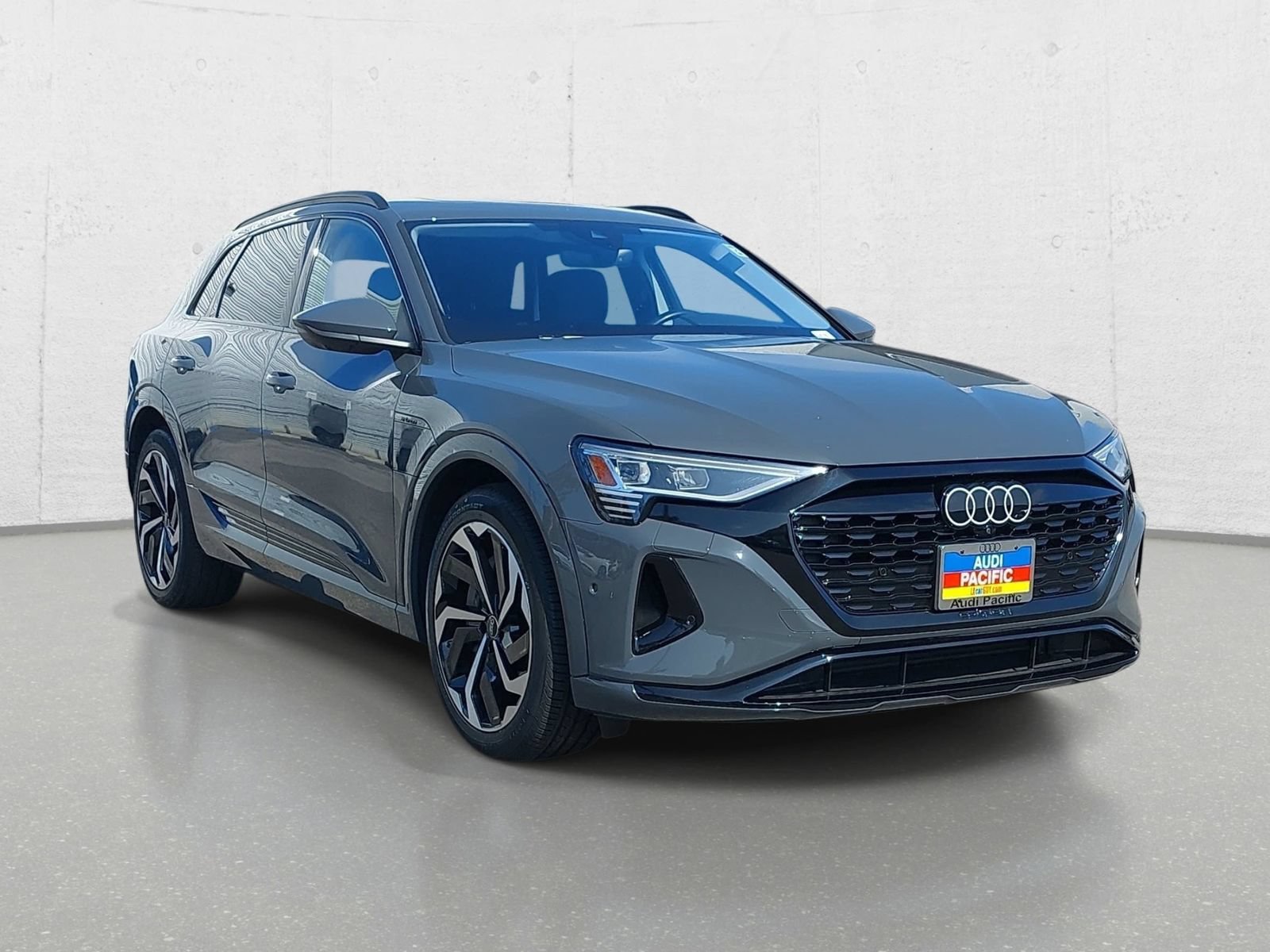 Used 2024 Audi Q8 e-tron Premium Plus w/ Premium Plus Package AWD/4WD image 3