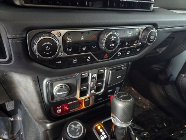 Used 2024 Jeep Gladiator Mojave AWD/4WD image 25