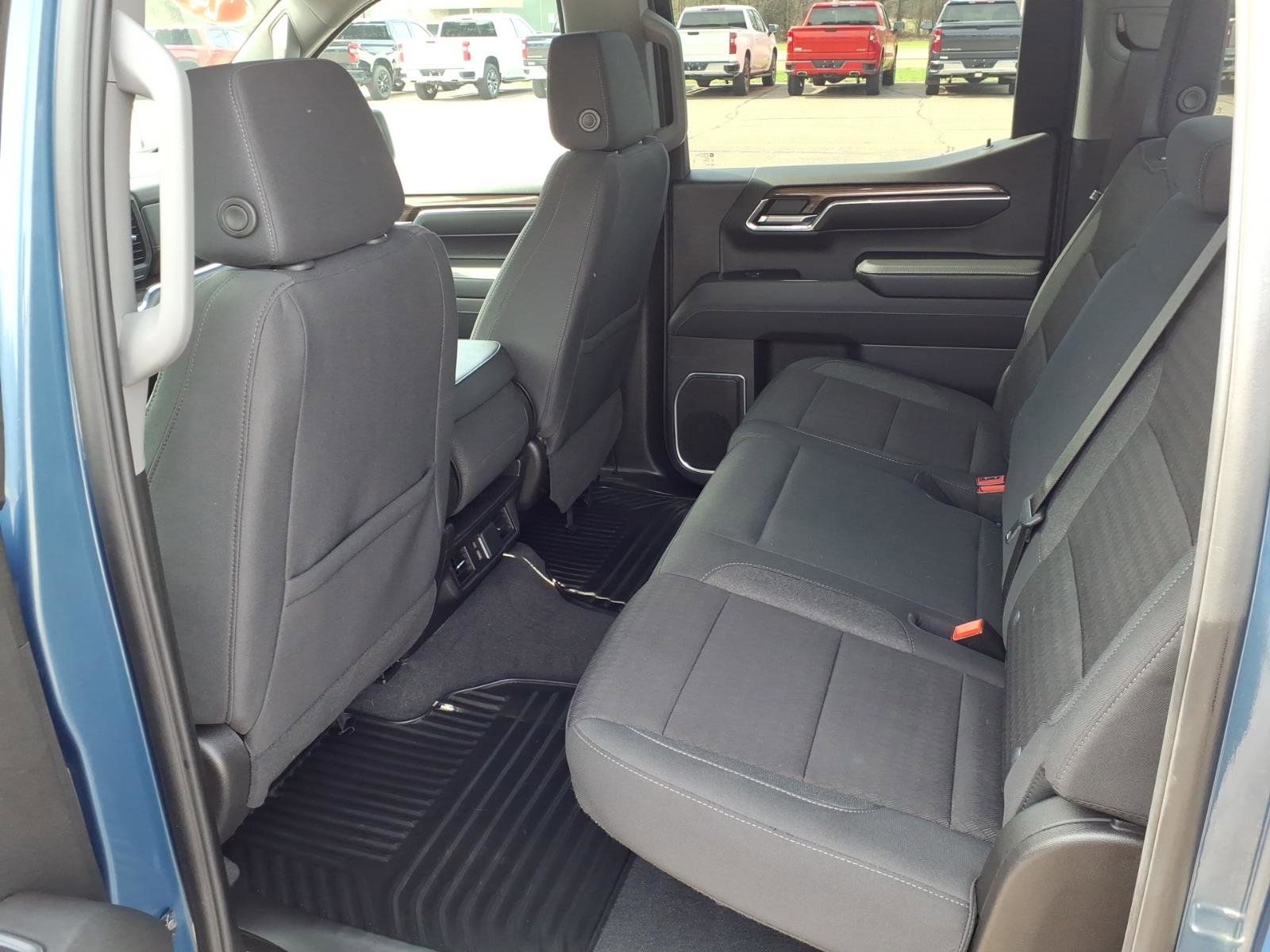 Used 2024 Chevrolet Silverado 1500 LT image 11