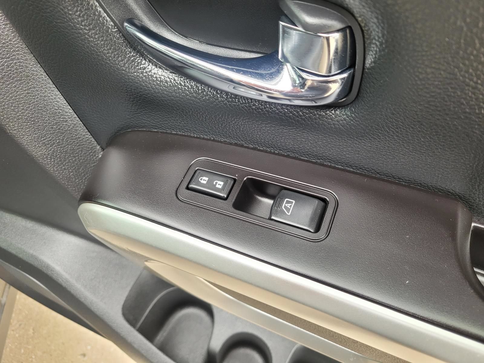 Used 2020 Nissan Titan SV w/ SV Convenience Package AWD/4WD image 8