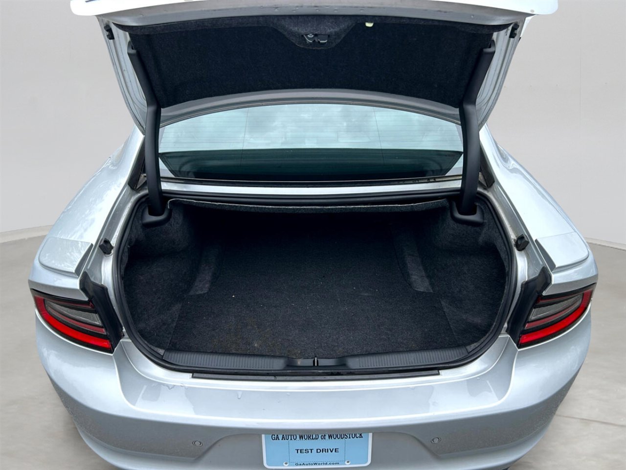 Used 2020 Dodge Charger SXT w/ Plus Group image 10