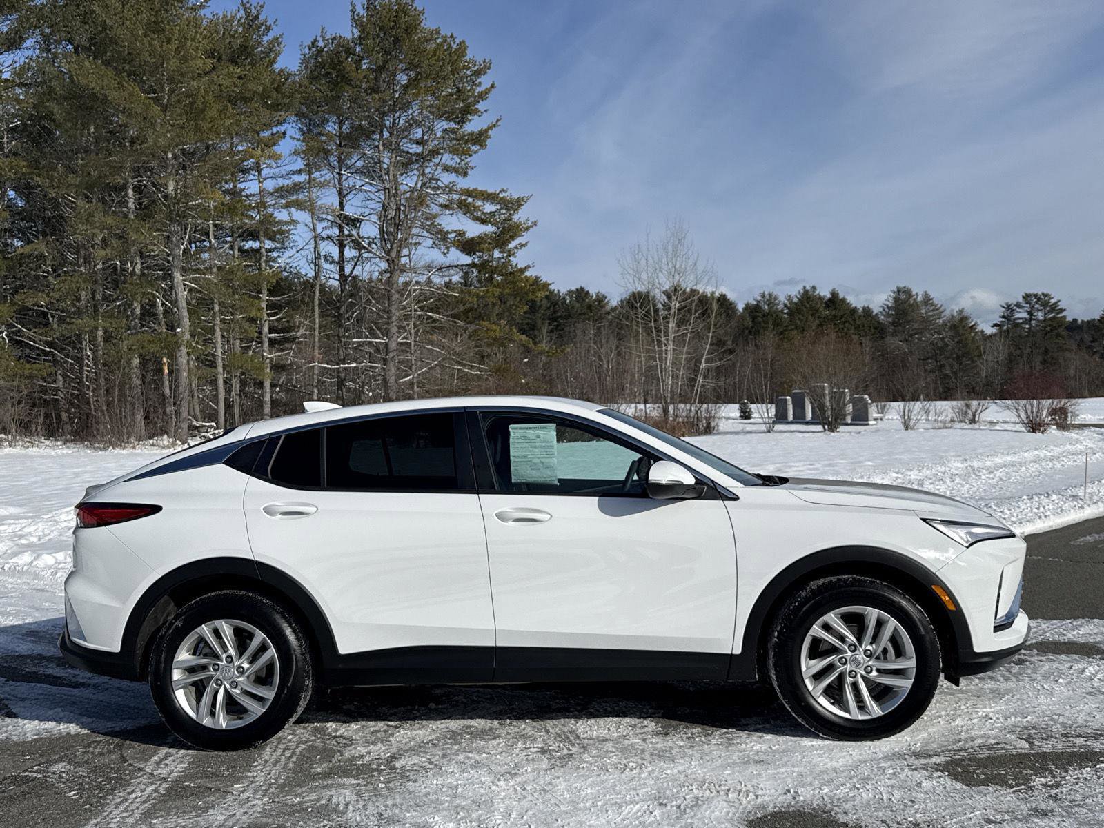 Used 2024 Buick Envista Preferred w/ Advanced Safety Package image 5