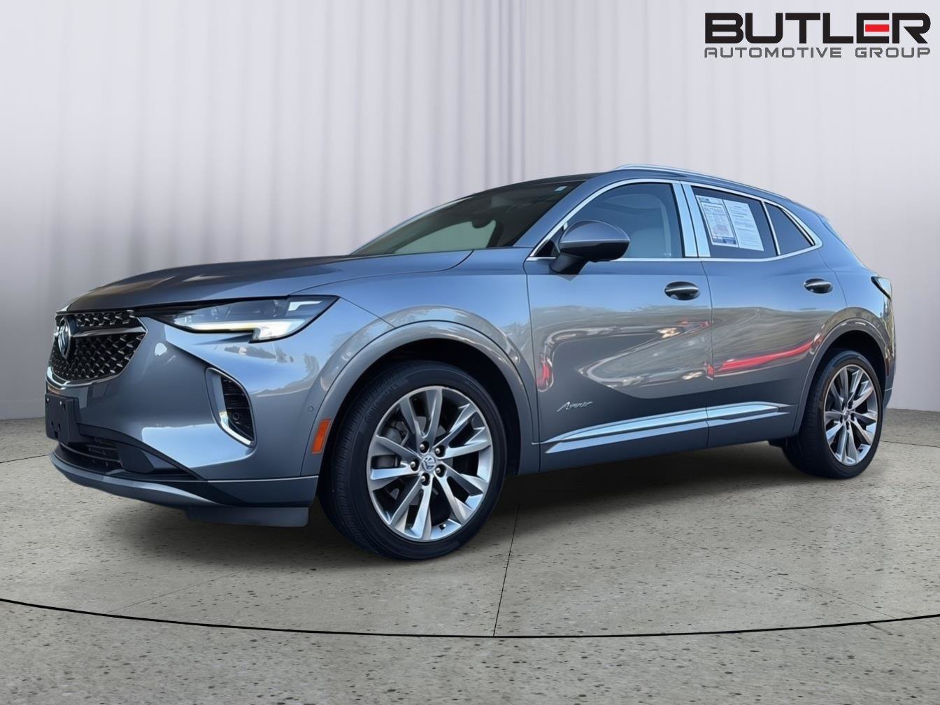 Used 2022 Buick Envision Avenir w/ Technology Package II FWD image 2