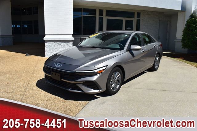 Used 2024 Hyundai Elantra SEL FWD image 5