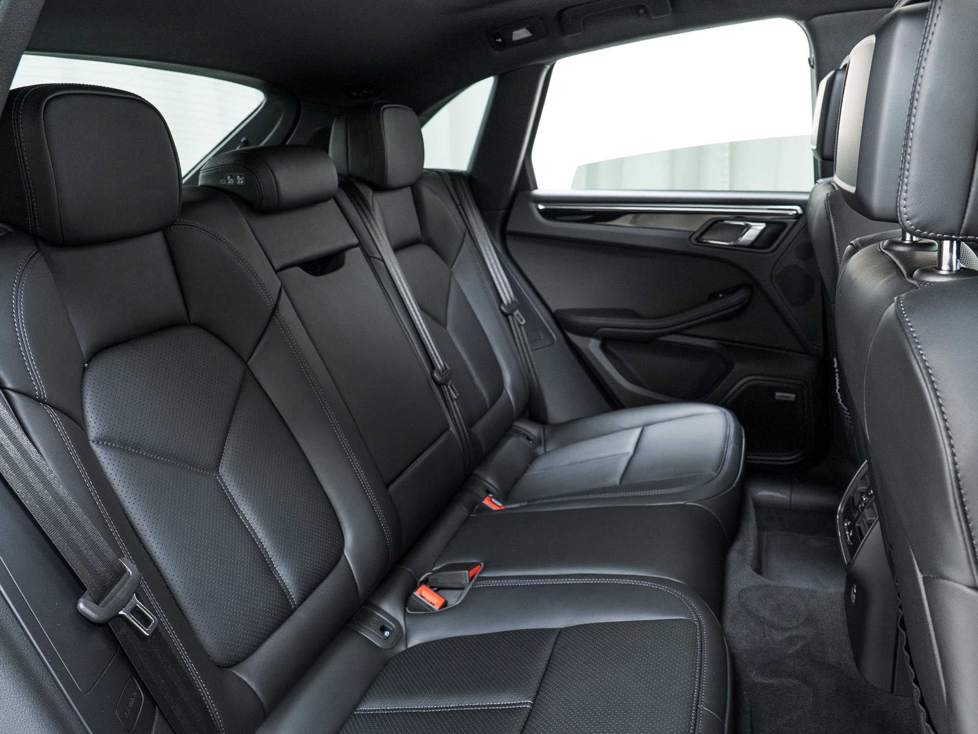 New 2025 Porsche Macan Turbo image 28