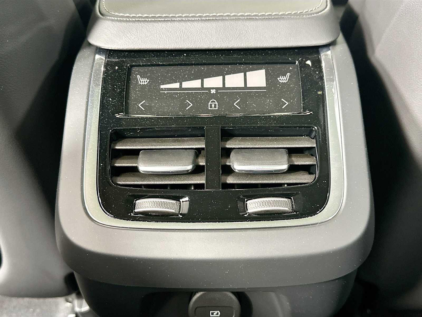 Used 2025 Volvo V90 B6 Cross Country Ultra w/ Climate Package image 23