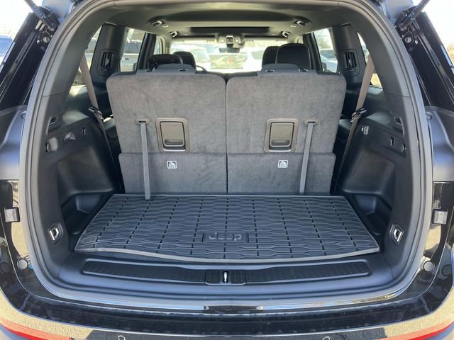 New 2025 Jeep Grand Cherokee L Laredo AWD/4WD image 12