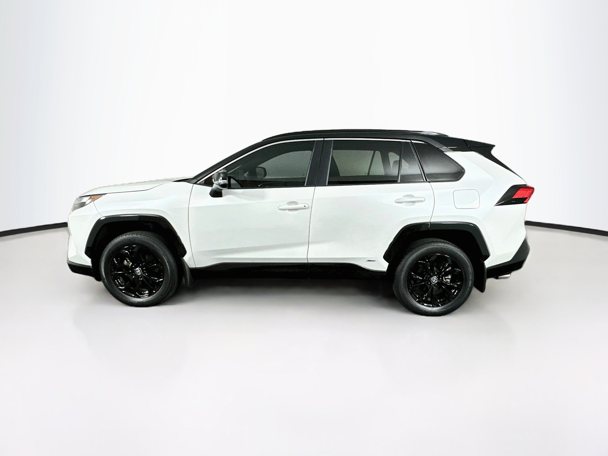 Used 2024 Toyota RAV4 XSE w/ Weather Package AWD/4WD image 4