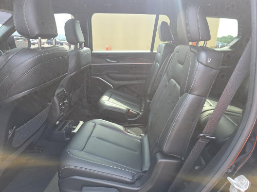 Certified 2025 Jeep Grand Cherokee L Limited w/ Black Appearance Package AWD/4WD image 4