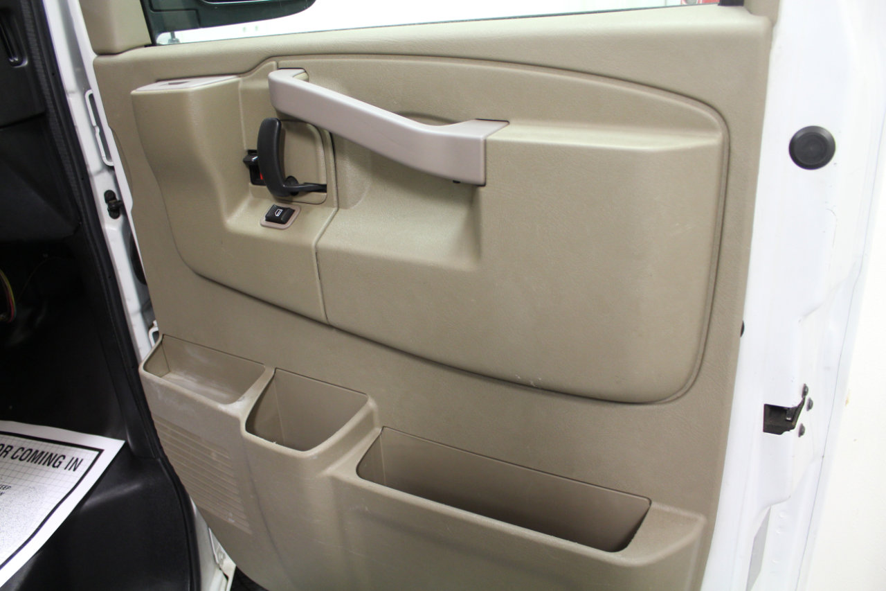 Used 2017 Chevrolet Express 2500 image 19