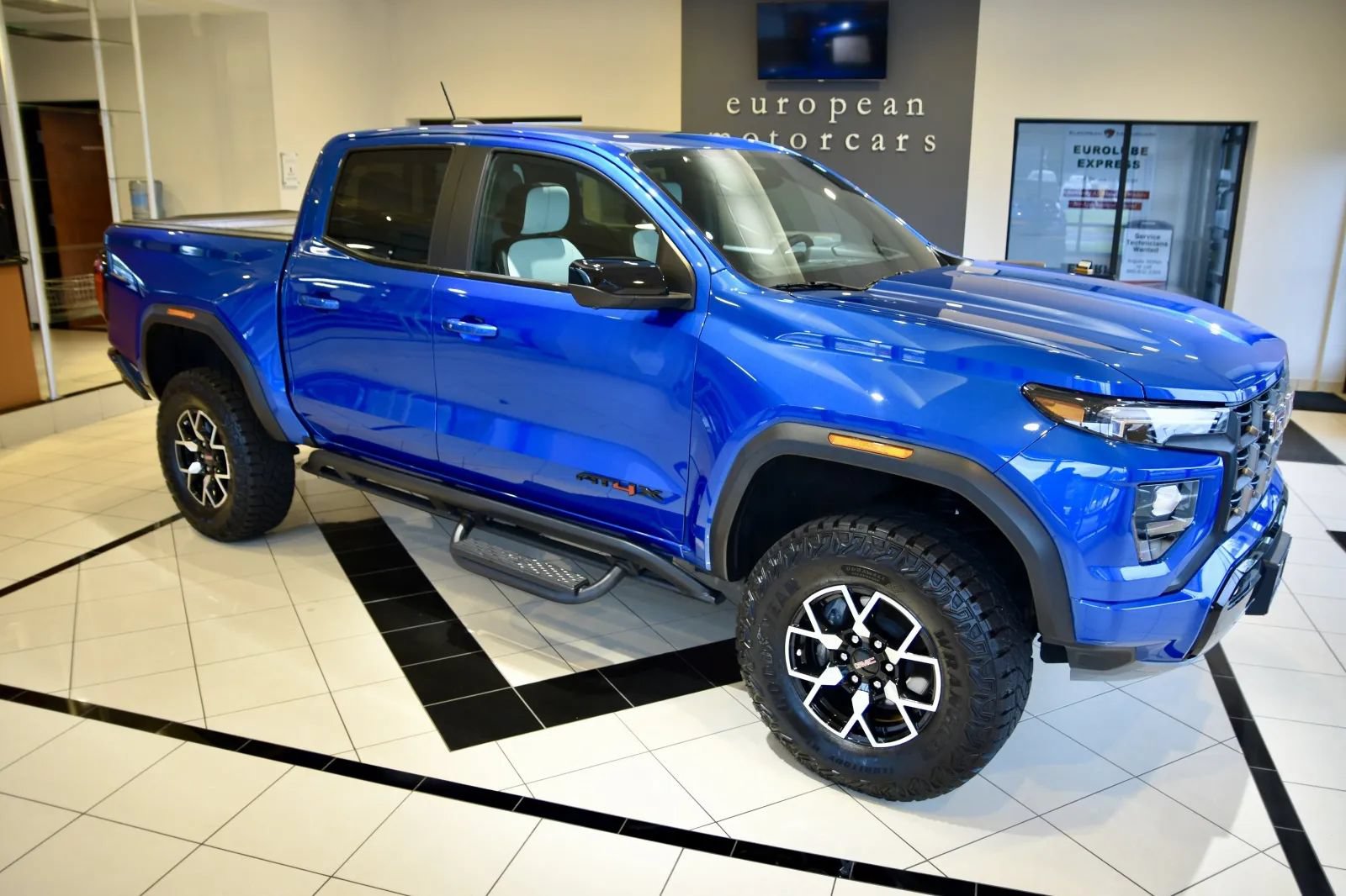 Used 2023 GMC Canyon AT4X AWD/4WD image 8