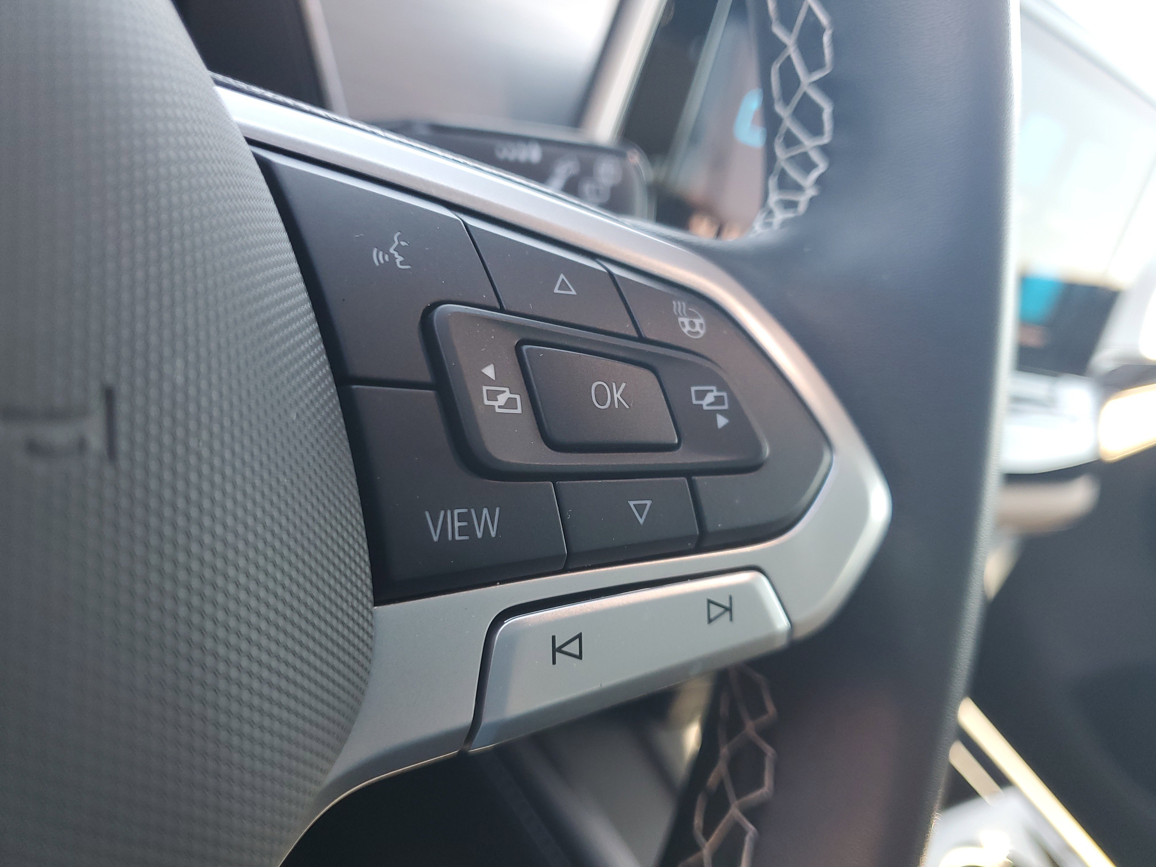 Used 2024 Volkswagen Atlas Cross Sport SE w/ Panoramic Sunroof Package image 21