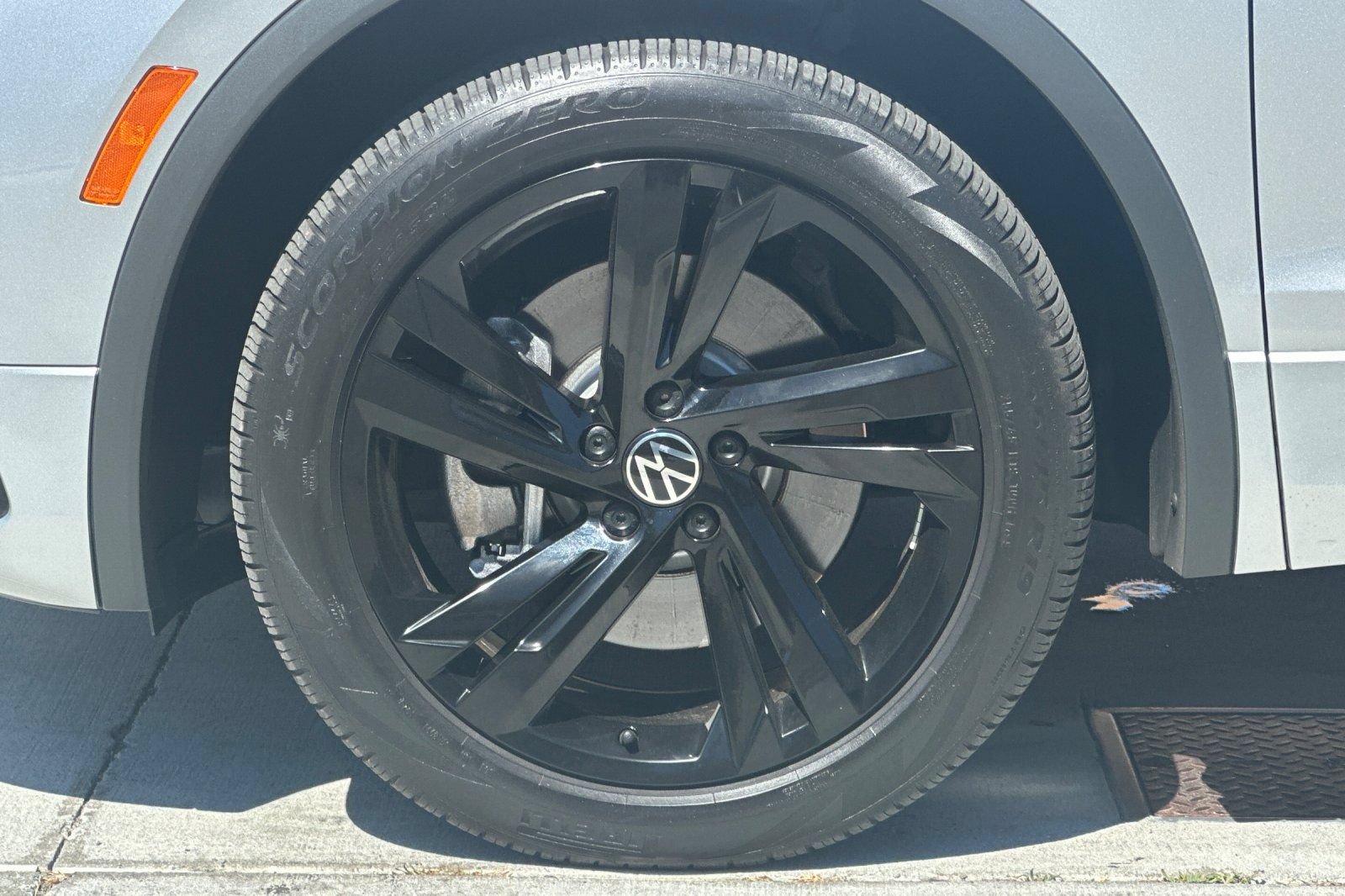 Used 2023 Volkswagen Tiguan SE R-Line AWD/4WD image 26