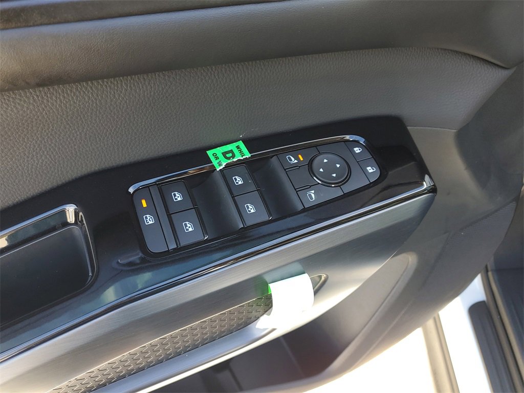 New 2025 Nissan Pathfinder SL image 12