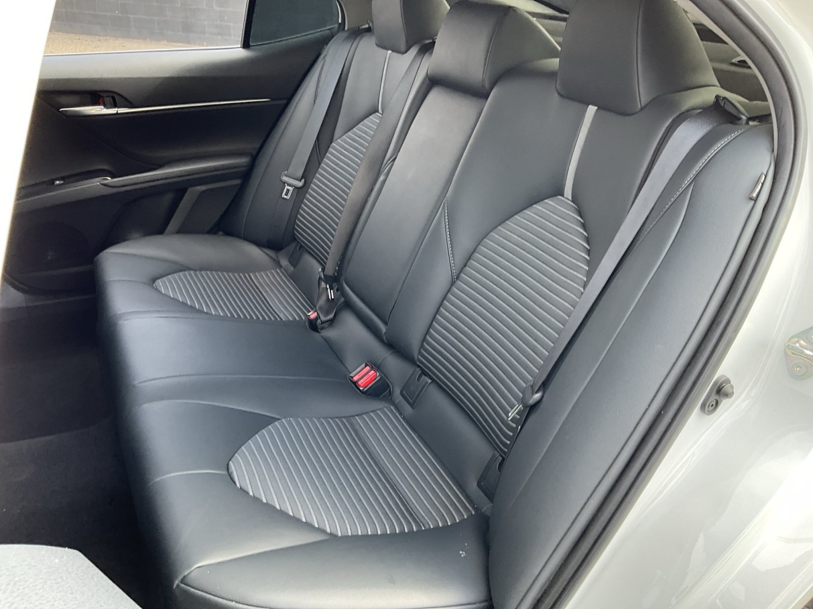 Used 2019 Toyota Camry SE FWD image 19
