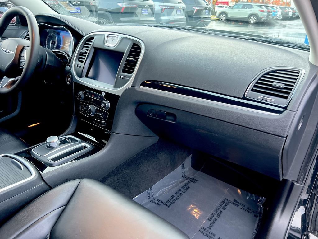 Used 2023 Chrysler 300 Touring w/ Sport Appearance Package image 23