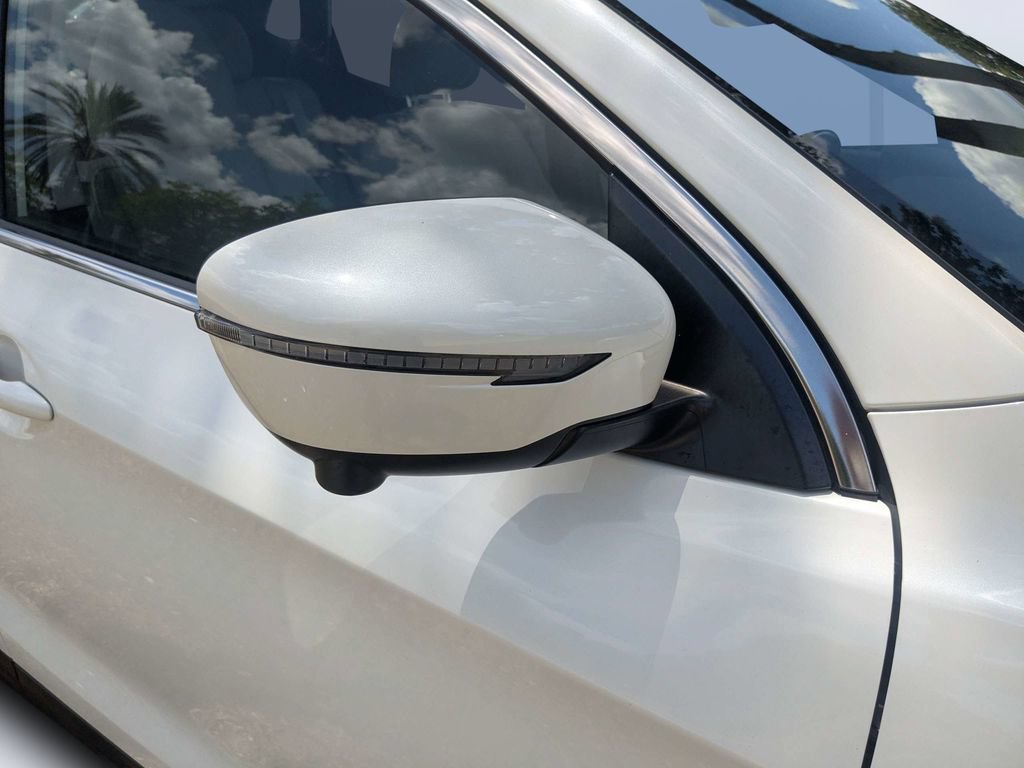 Used 2022 Nissan Rogue Sport SL w/ Premium Package FWD image 11