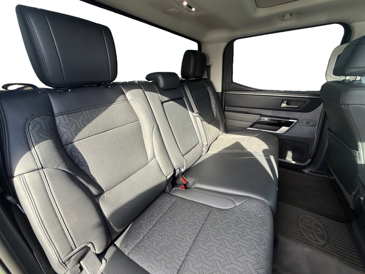 Used 2022 Toyota Tundra Limited w/ TRD Off-Road Package AWD/4WD image 18