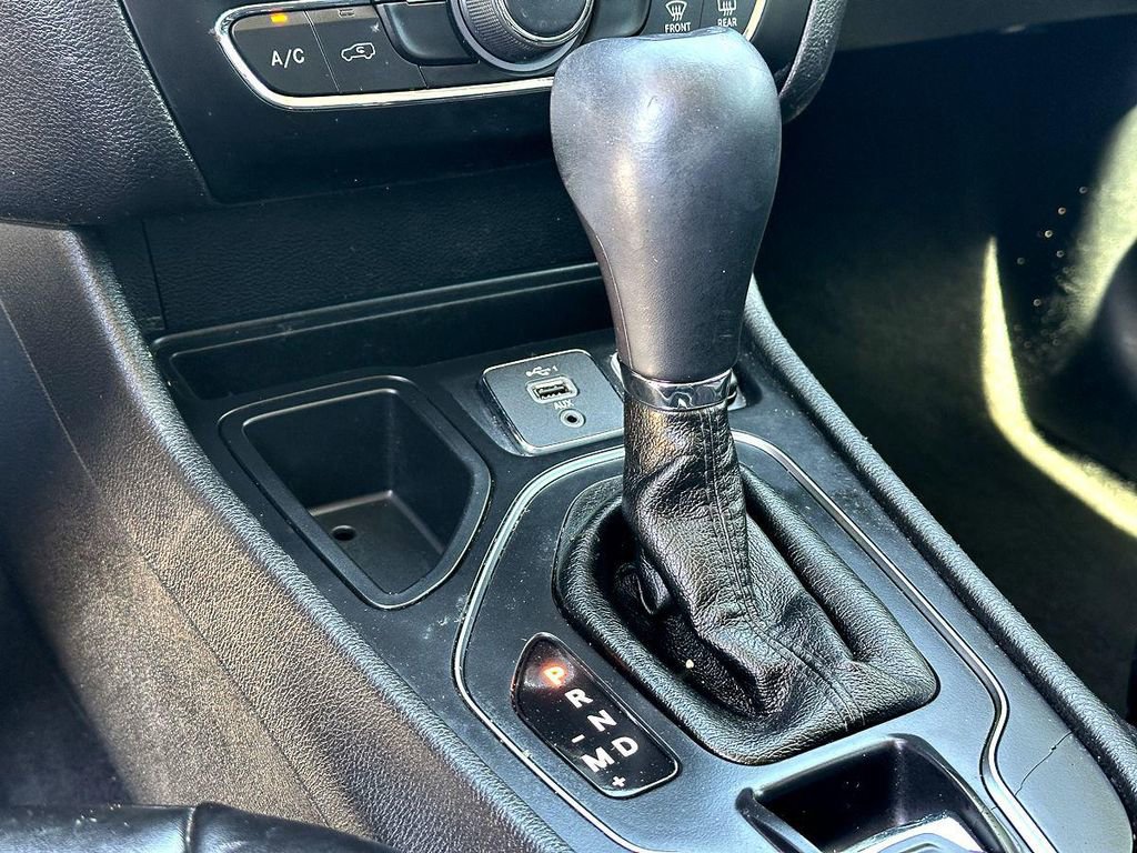 Used 2019 Jeep Cherokee Latitude Plus image 18