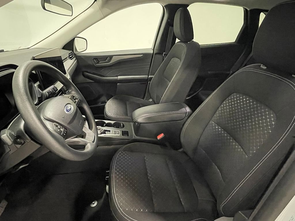 Used 2025 Ford Escape Active w/ Tech Pack #1 AWD/4WD image 3