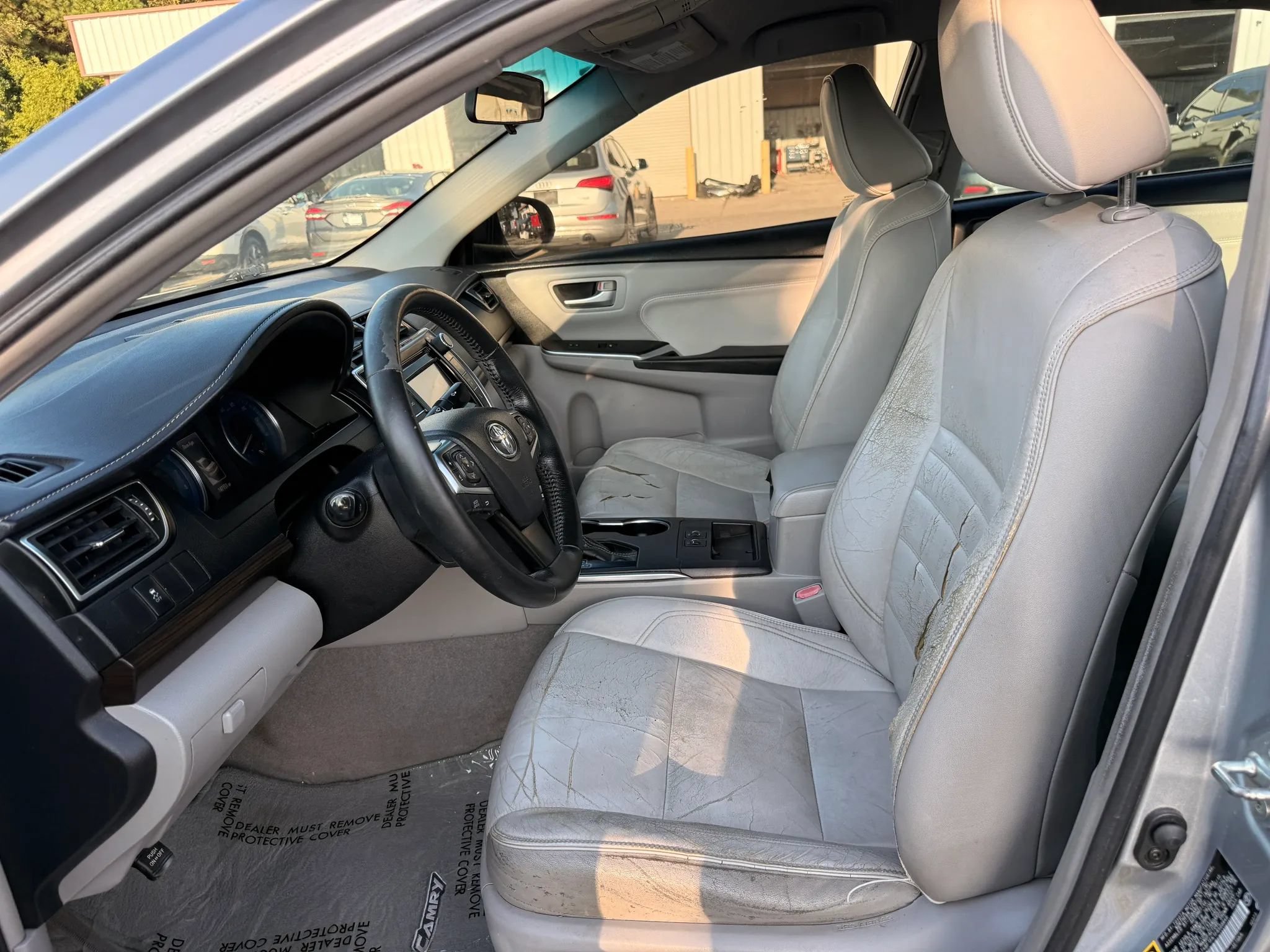 Used 2015 Toyota Camry XLE FWD image 2