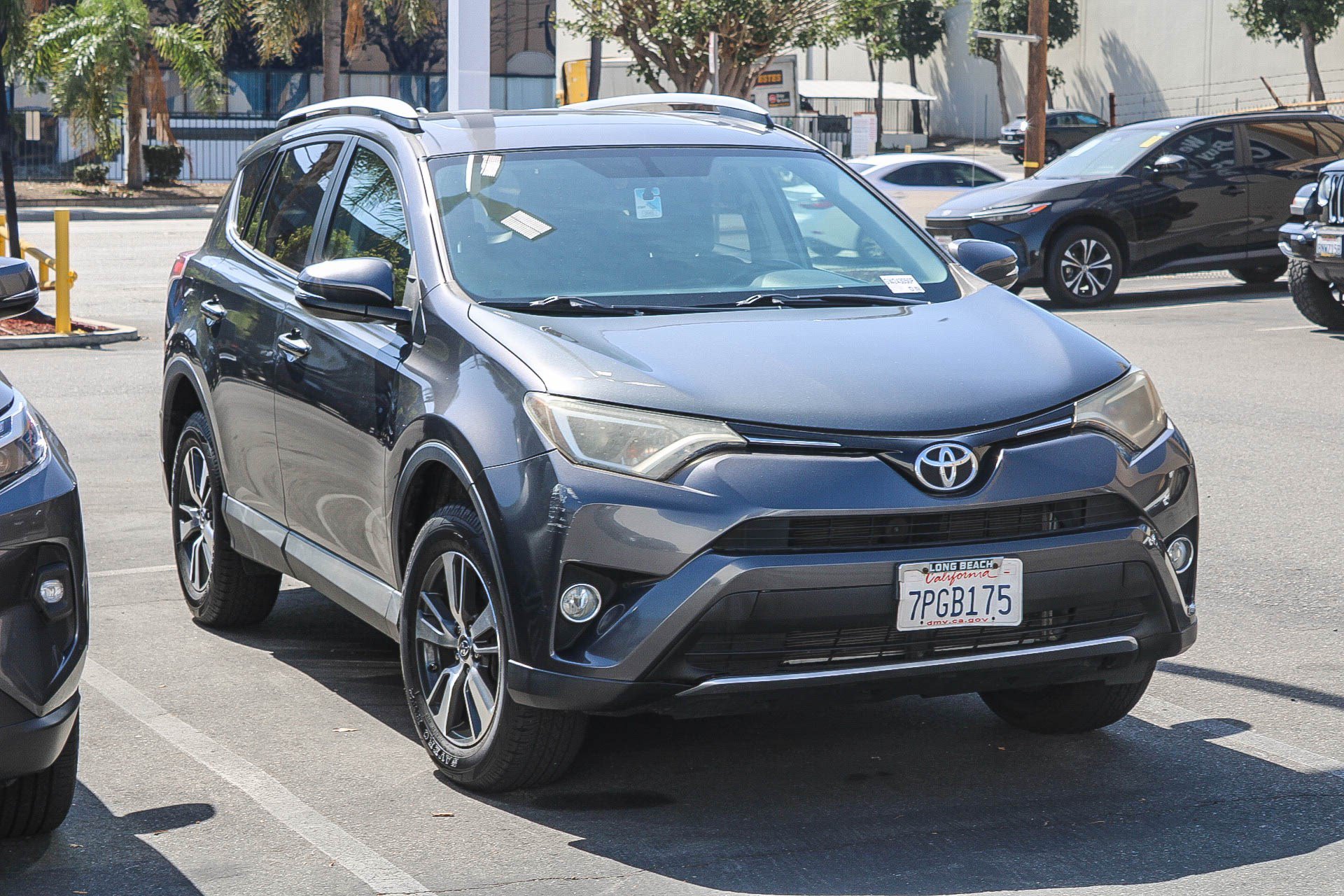 Used 2016 Toyota RAV4 XLE FWD image 3