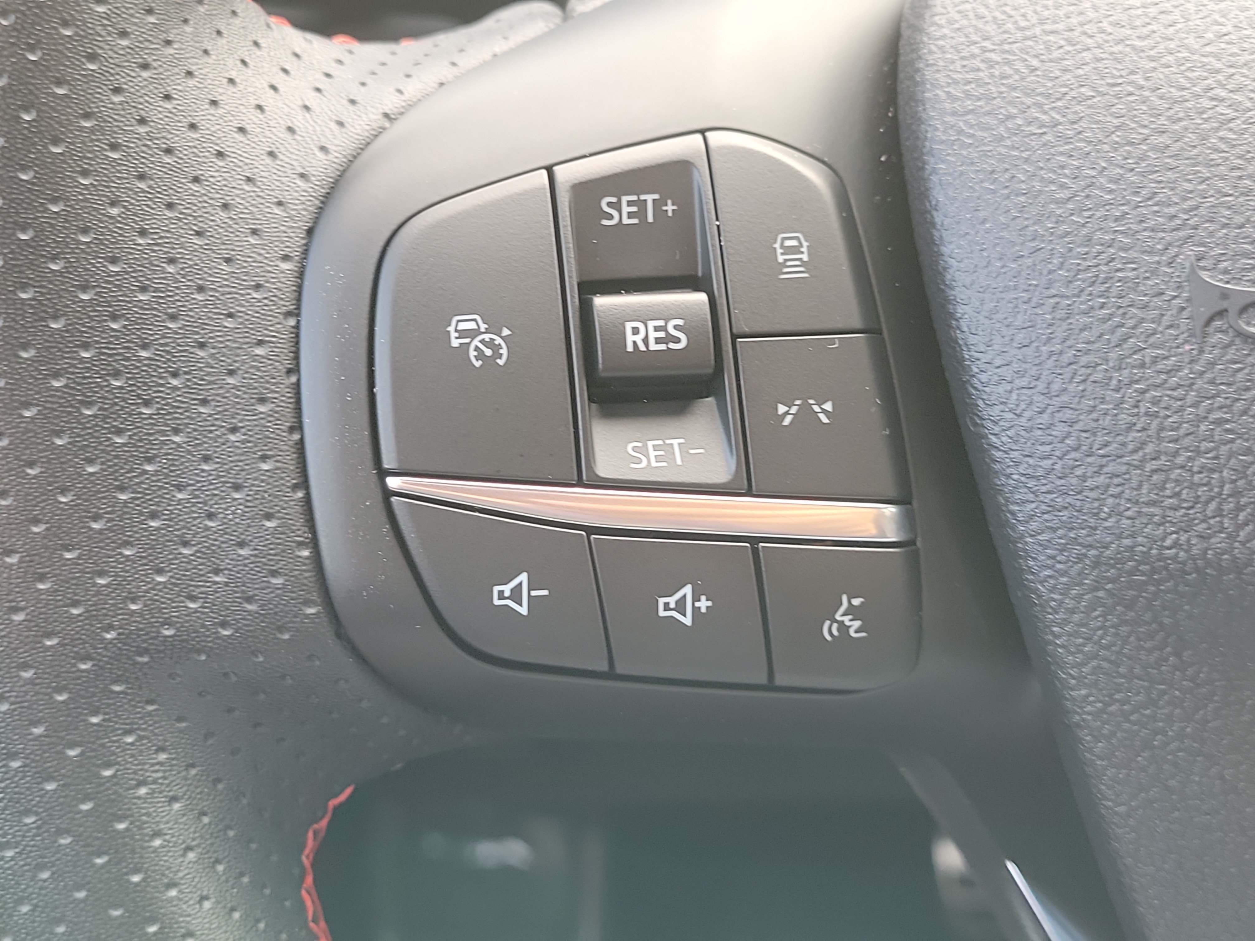 Used 2024 Ford Escape ST-Line w/ Tech Pack #1 FWD image 23