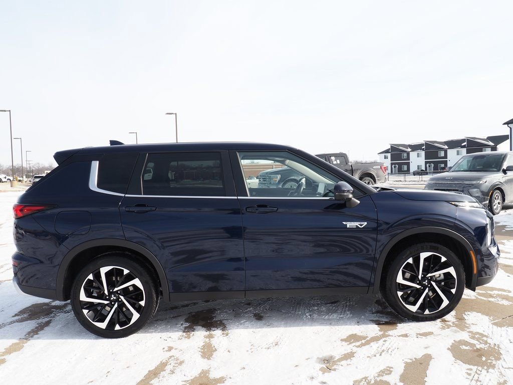 Used 2024 Mitsubishi Outlander 4WD Plug-In Hybrid image 4