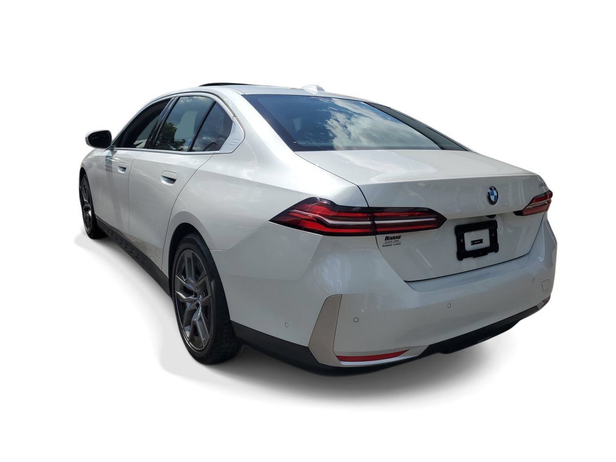 Used 2026 BMW 530i RWD image 3