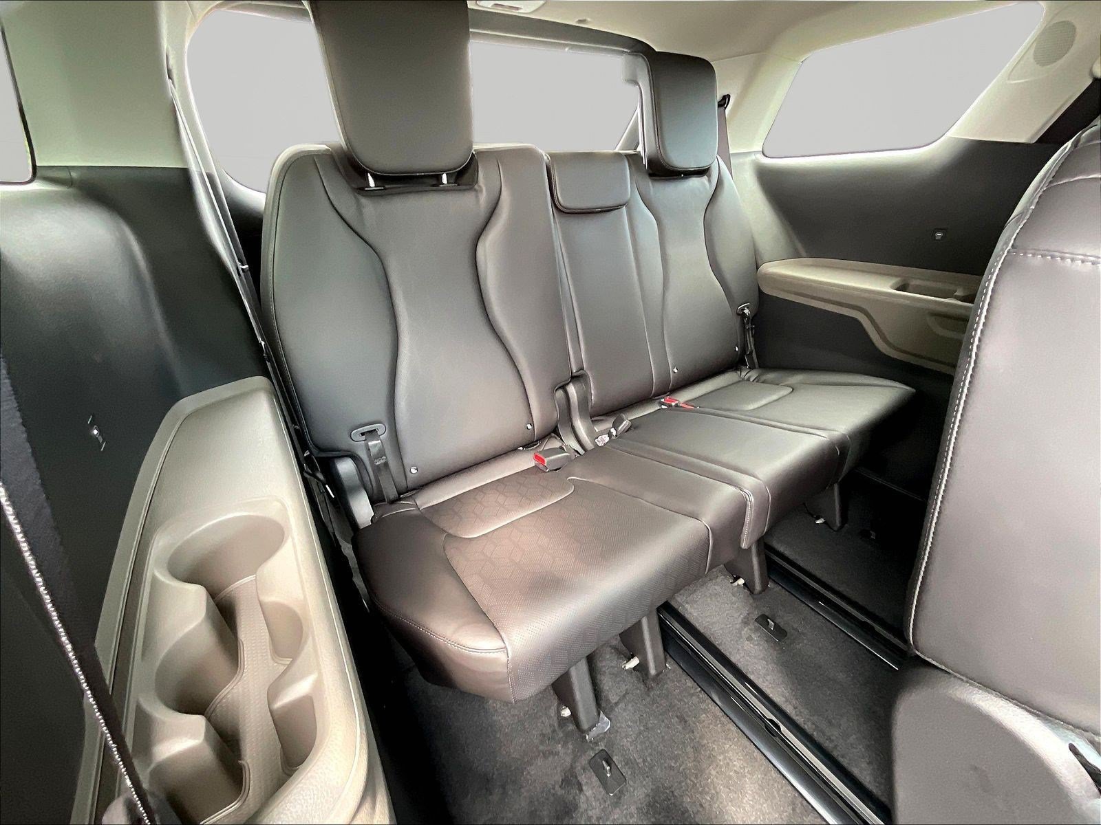 New 2027 Kia Carnival FWD image 21