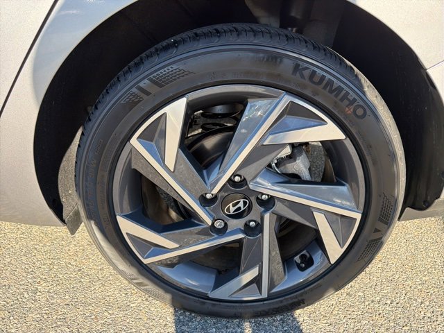 Certified 2025 Hyundai Elantra Sport image 38