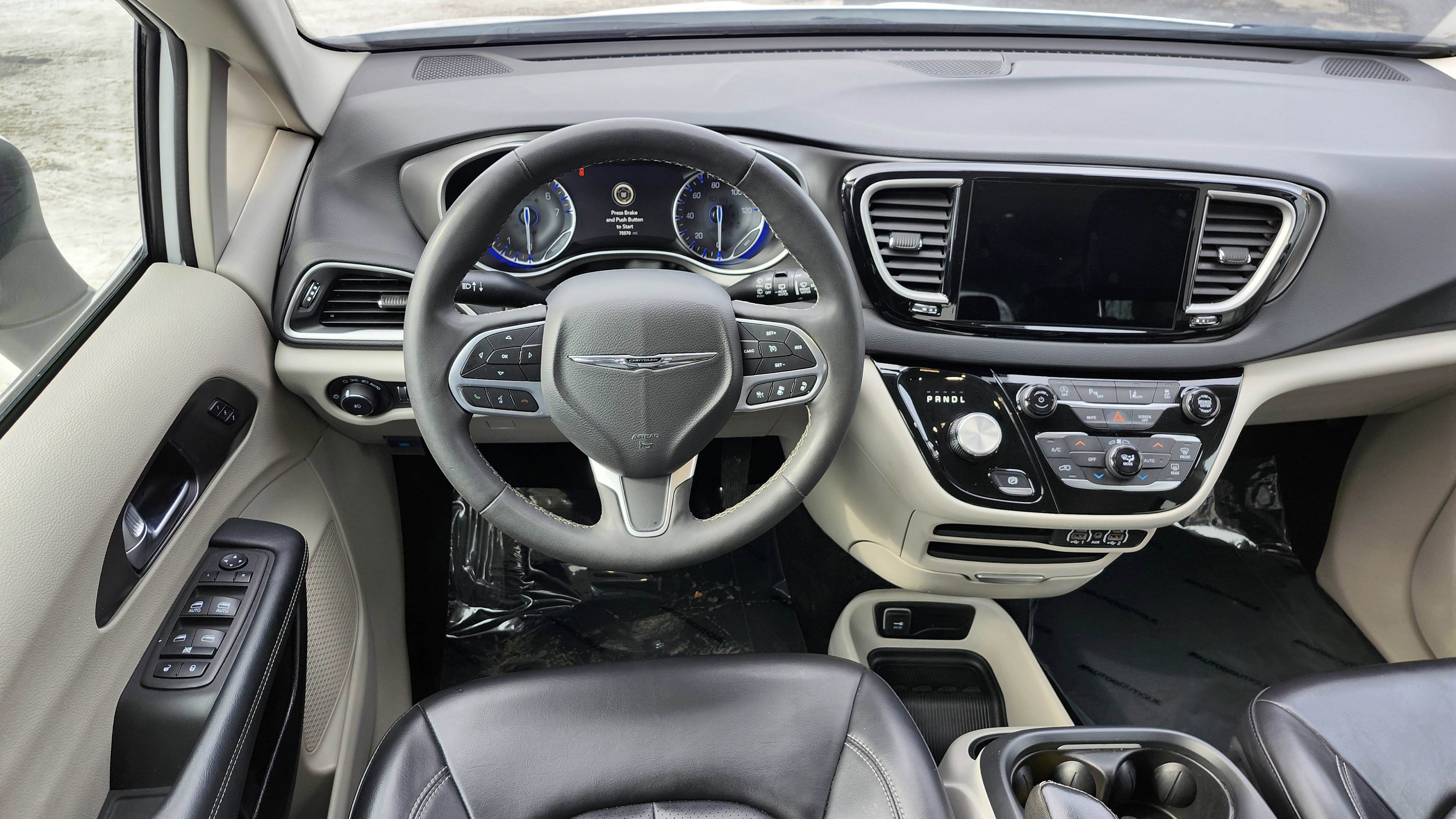 Used 2023 Chrysler Pacifica Touring-L image 24