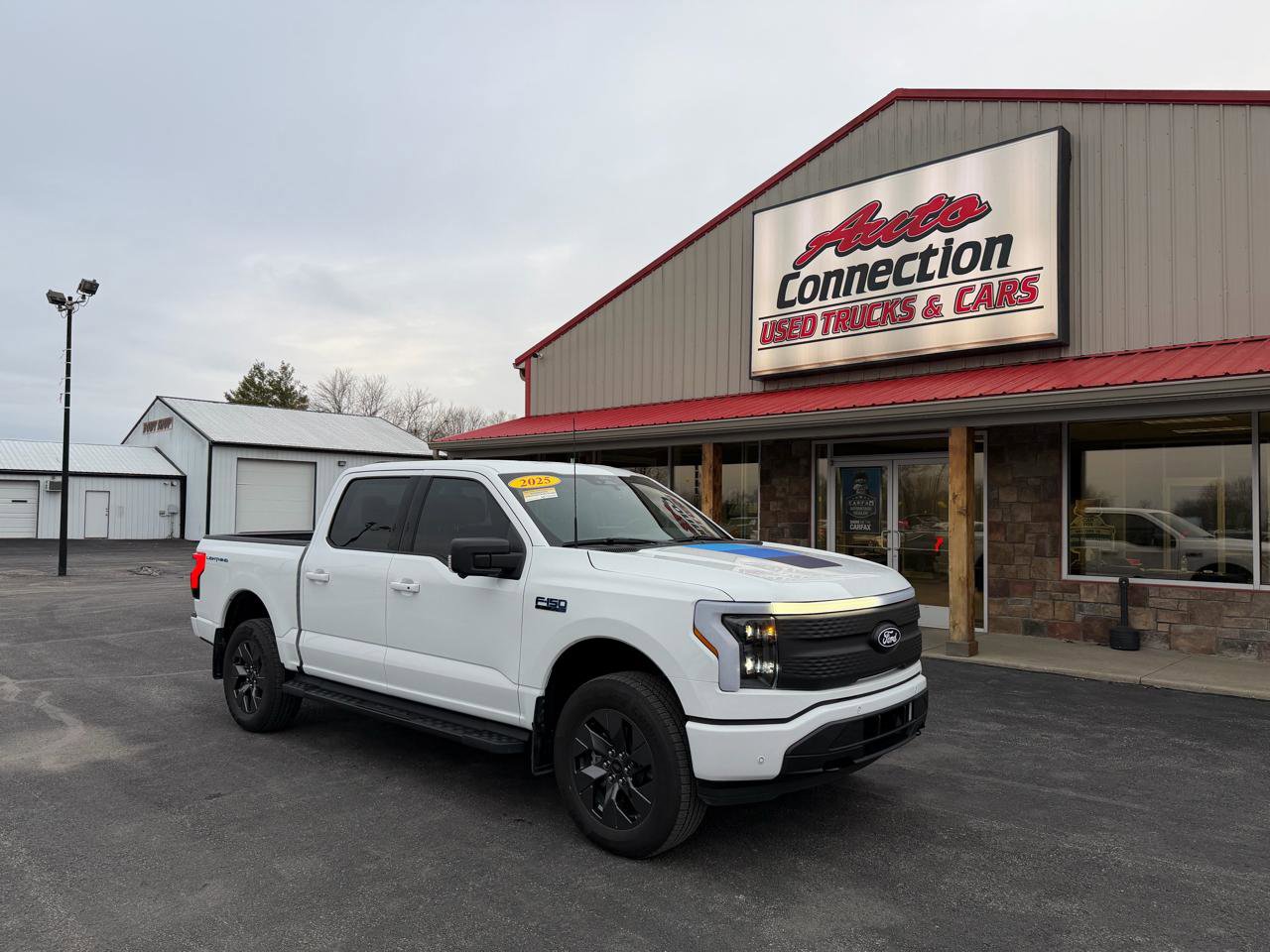 Used 2025 Ford F150 Lightning Flash image 1