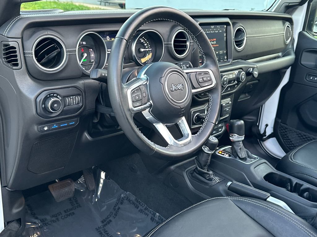 Used 2022 Jeep Wrangler Unlimited Sahara AWD/4WD image 18