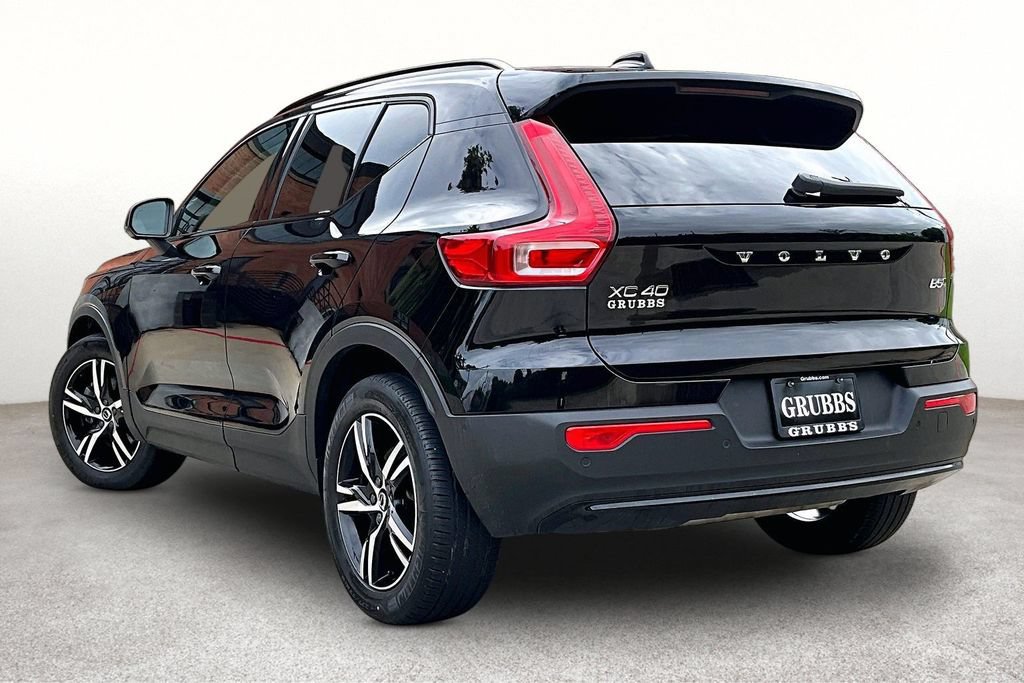 Certified 2023 Volvo XC40 B5 Plus w/ Driver Assist Package AWD/4WD image 16