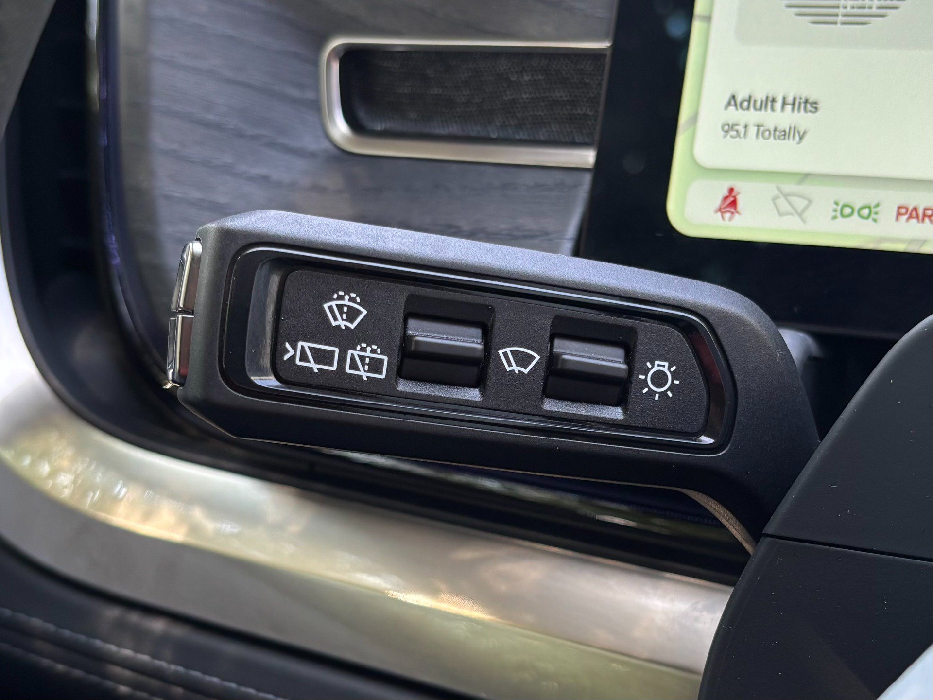 Used 2024 Rivian R1S Adventure Dual AWD/4WD image 42