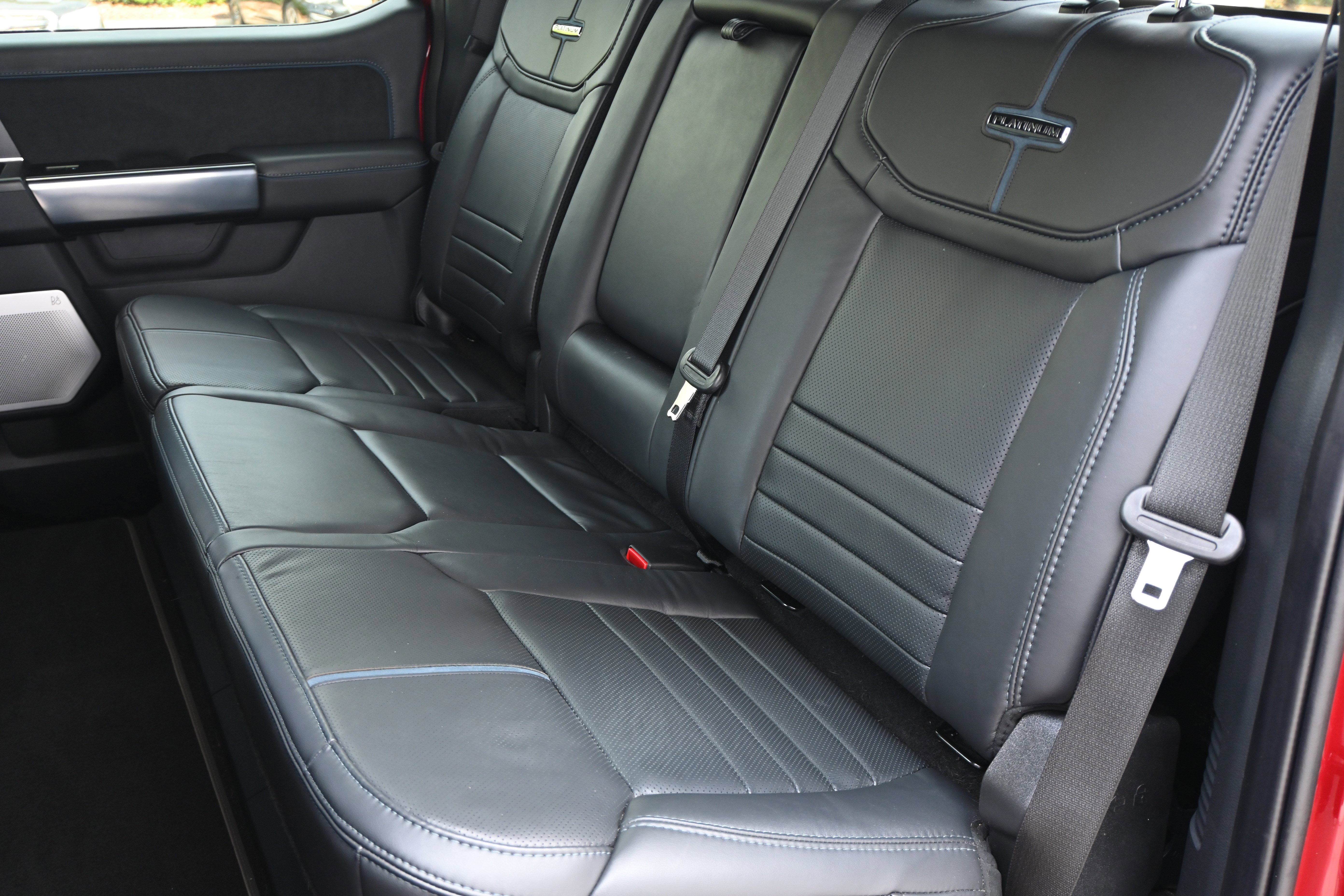 Used 2025 Ford F450 Platinum w/ FX4 Off-Road Package image 31