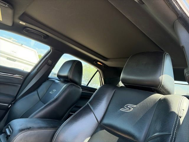 Used 2018 Chrysler 300 S w/ Safetytec Plus Group RWD image 11