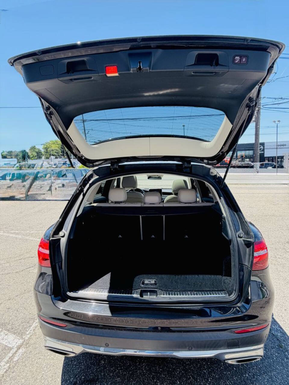 Used 2016 Mercedes-Benz GLC 300 4MATIC w/ Driver Assistance Package image 11