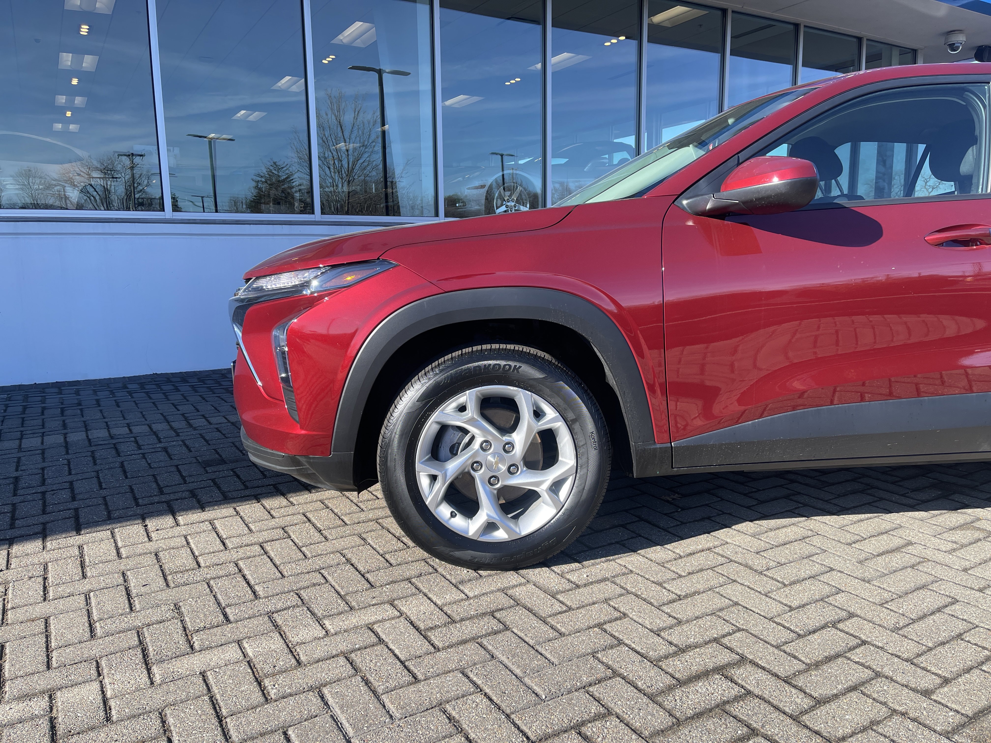 Used 2024 Chevrolet Trax LS w/ LS Convenience Package image 10