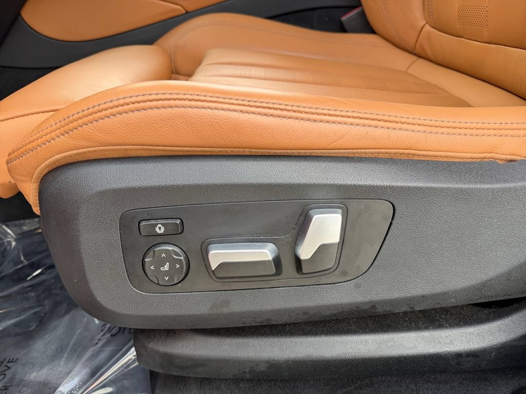 Used 2021 BMW X6 xDrive40i w/ M Sport Package AWD/4WD image 18