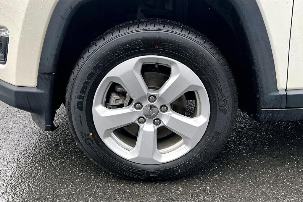 Used 2020 Jeep Compass Latitude image 16