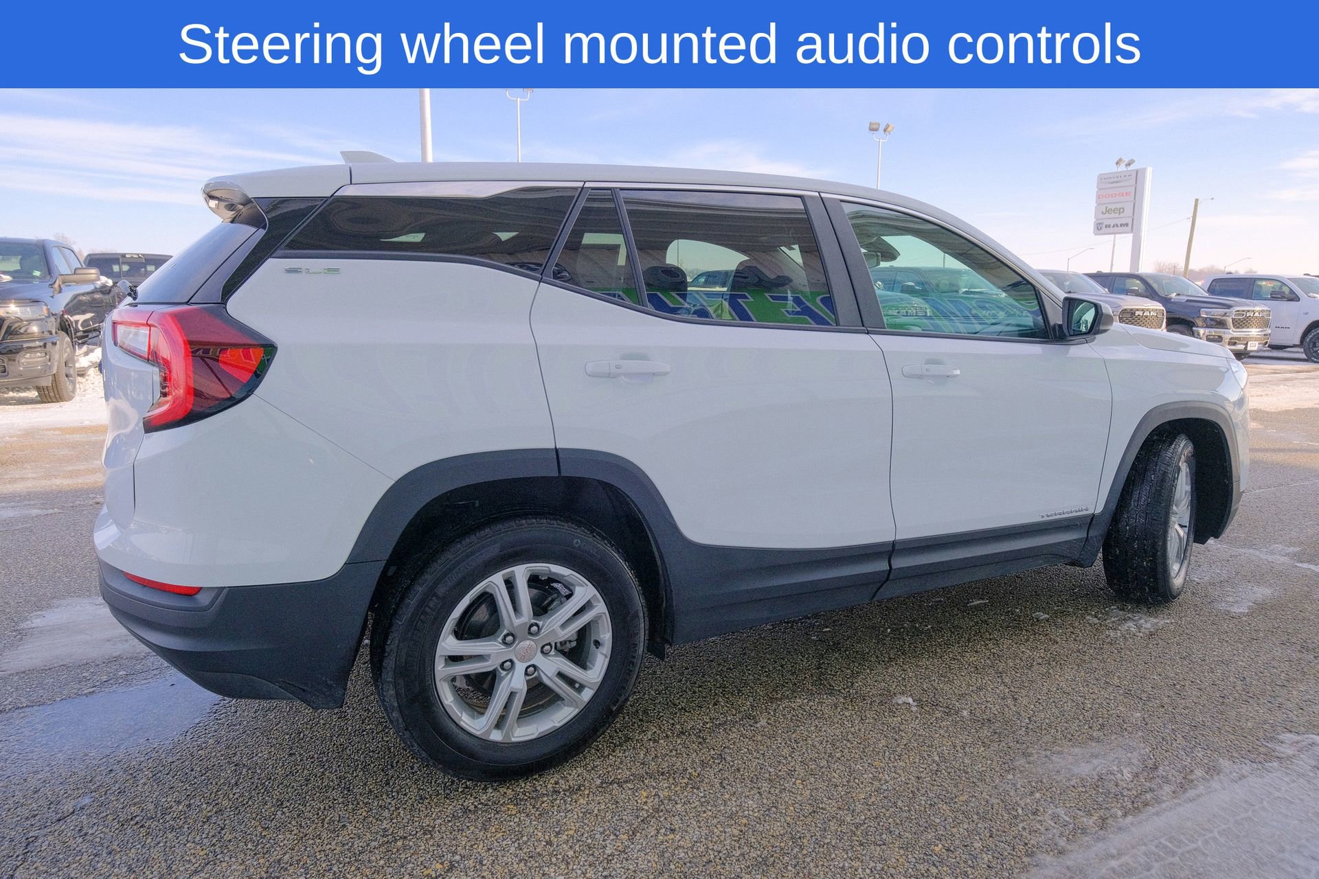 Used 2024 GMC Terrain SLE image 9