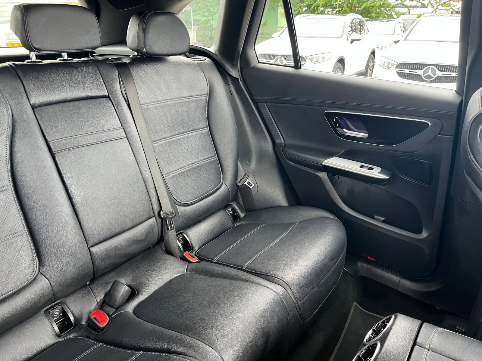 Used 2024 Mercedes-Benz GLC 300 image 37