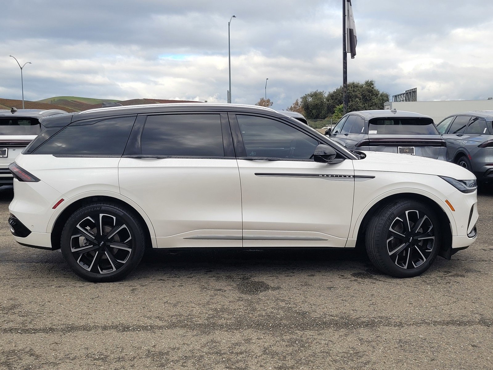 Certified 2024 Lincoln Nautilus Reserve w/ Equipment Group 202A image 3