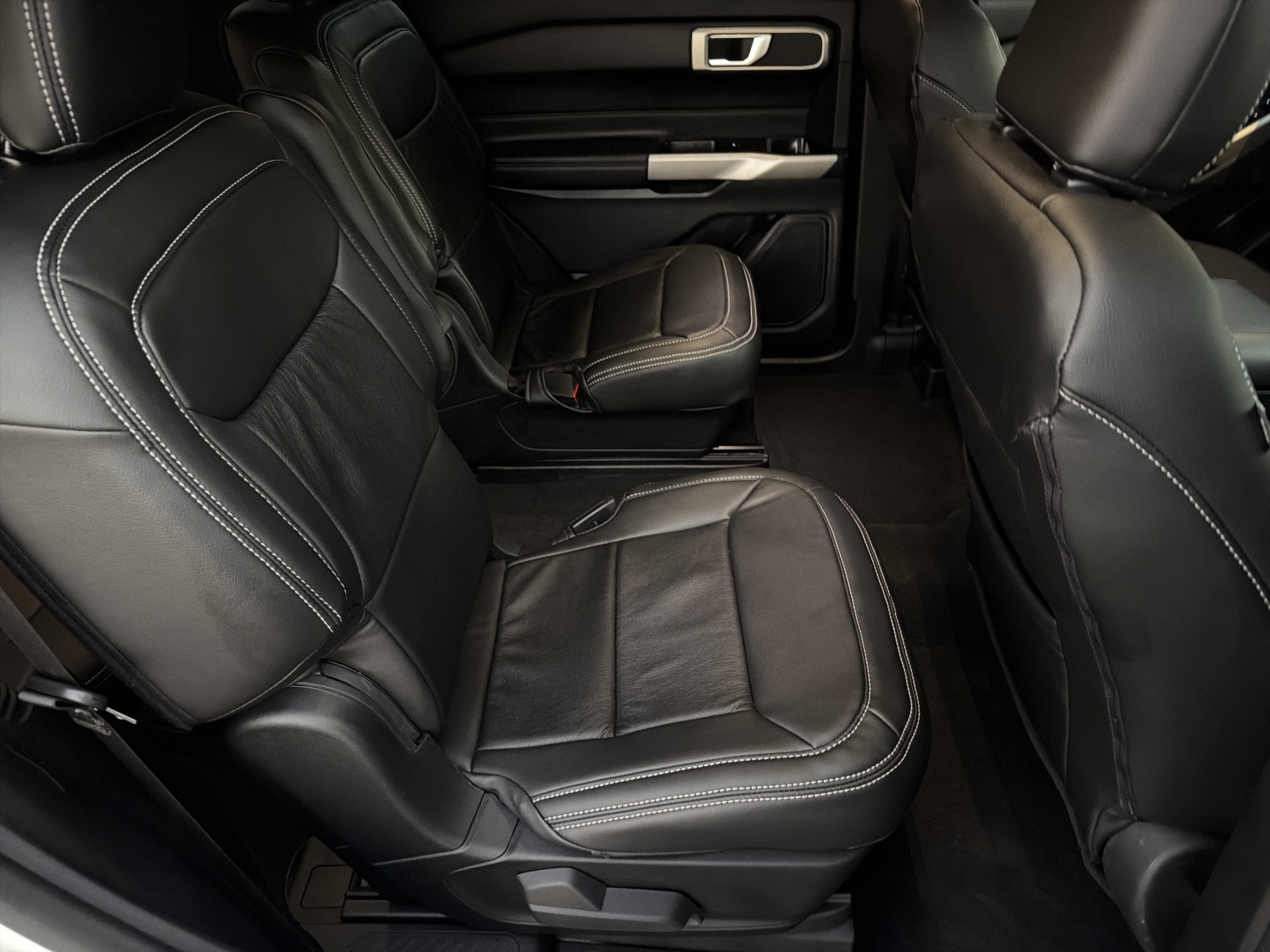 Used 2022 Ford Explorer XLT image 17